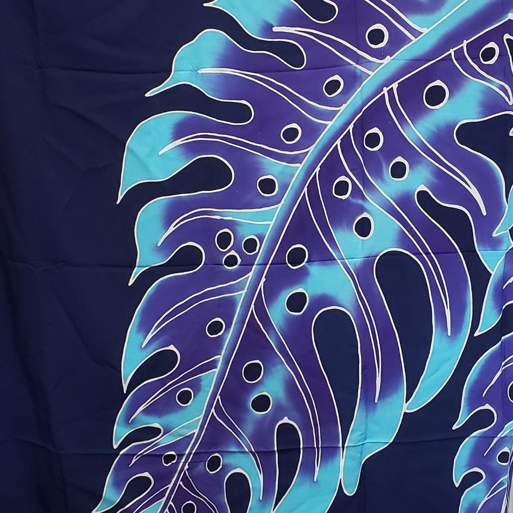 Sarong/Pareo. Big Leaf Design on Turquoise and Blue. Video demonstration.
